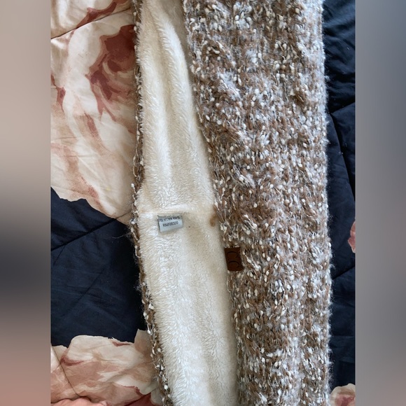 C.C Loop Scarf - Picture 3 of 3